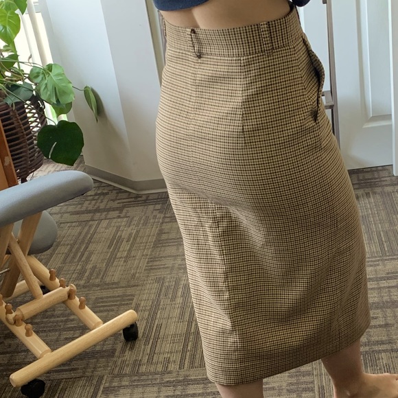Beautiful midi length Zara skirt with pockets & slit. Brown gingham pattern. - Picture 9 of 10